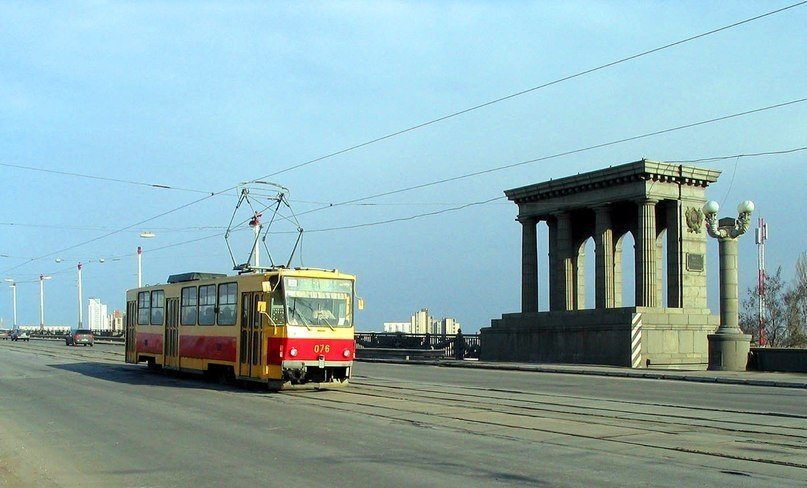 Трамвай на мосту Патона
