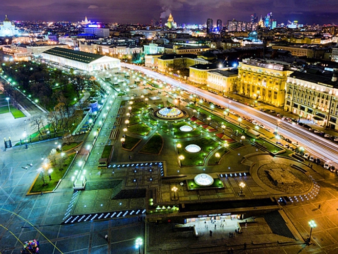 Москва з висоти   Ви пам'ятаєте неймовірні   фото Києва з висоти   , А красивий   Львів з даху Оперного театру