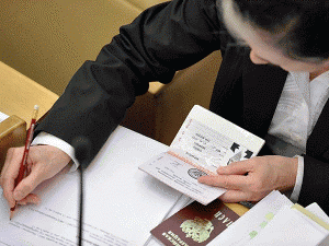 Паспортні столи неохоче приймають громадян, які прийшли за дорученням