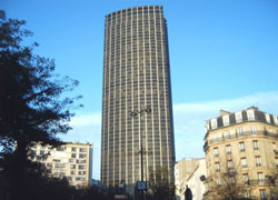 Вокзал Монпарнас (Gare Montparnasse) - це один з шести найбільших вокзалів столиці, розташований в районі Монпарнас, що в 15-му окрузі Парижа