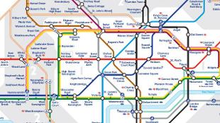 Если вы путешествуете по Лондону   туба   ,   автобус   ,   DLR   Лондонский Оверграунд,   велосипед   ,   речной сервис   , или же   пешком   Всегда консультируйтесь с картой или гидом перед поездкой