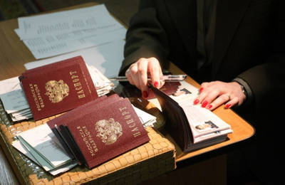 Процедура виписки з квартири досить проста: приходите до паспортиста за новим місцем проживання, прописувати, а випишуть вас зі старої квартири автоматично