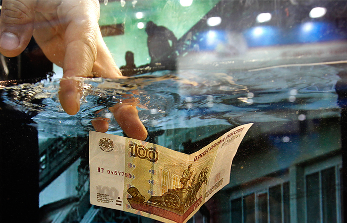 З 10 листопада регулятор відмовився від проведення регулярних валютних інтервенцій і скасував коридор бівалютного кошика   Фото: Reuters   Москва